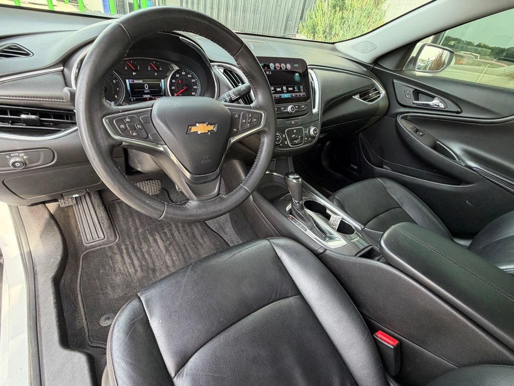 Used 2017 Chevrolet Malibu LT w/ Leather Package FWD image 7