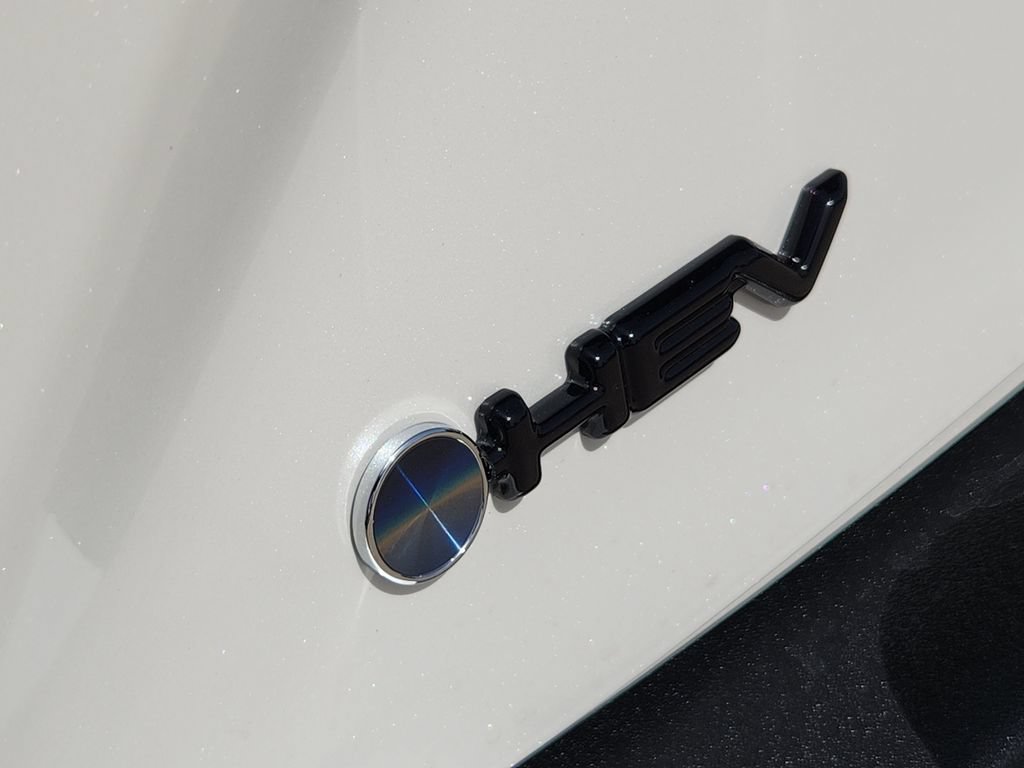 New 2026 Toyota Camry Hybrid FWD image 13