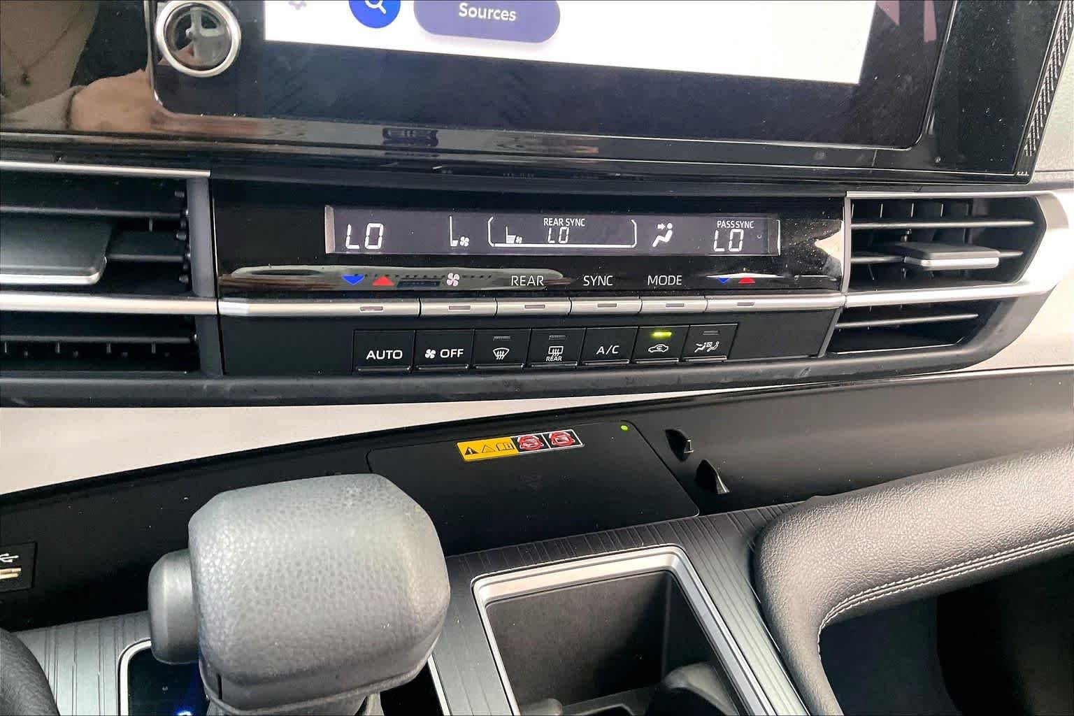 Used 2025 Toyota Sienna LE w/ LE Plus Package image 33