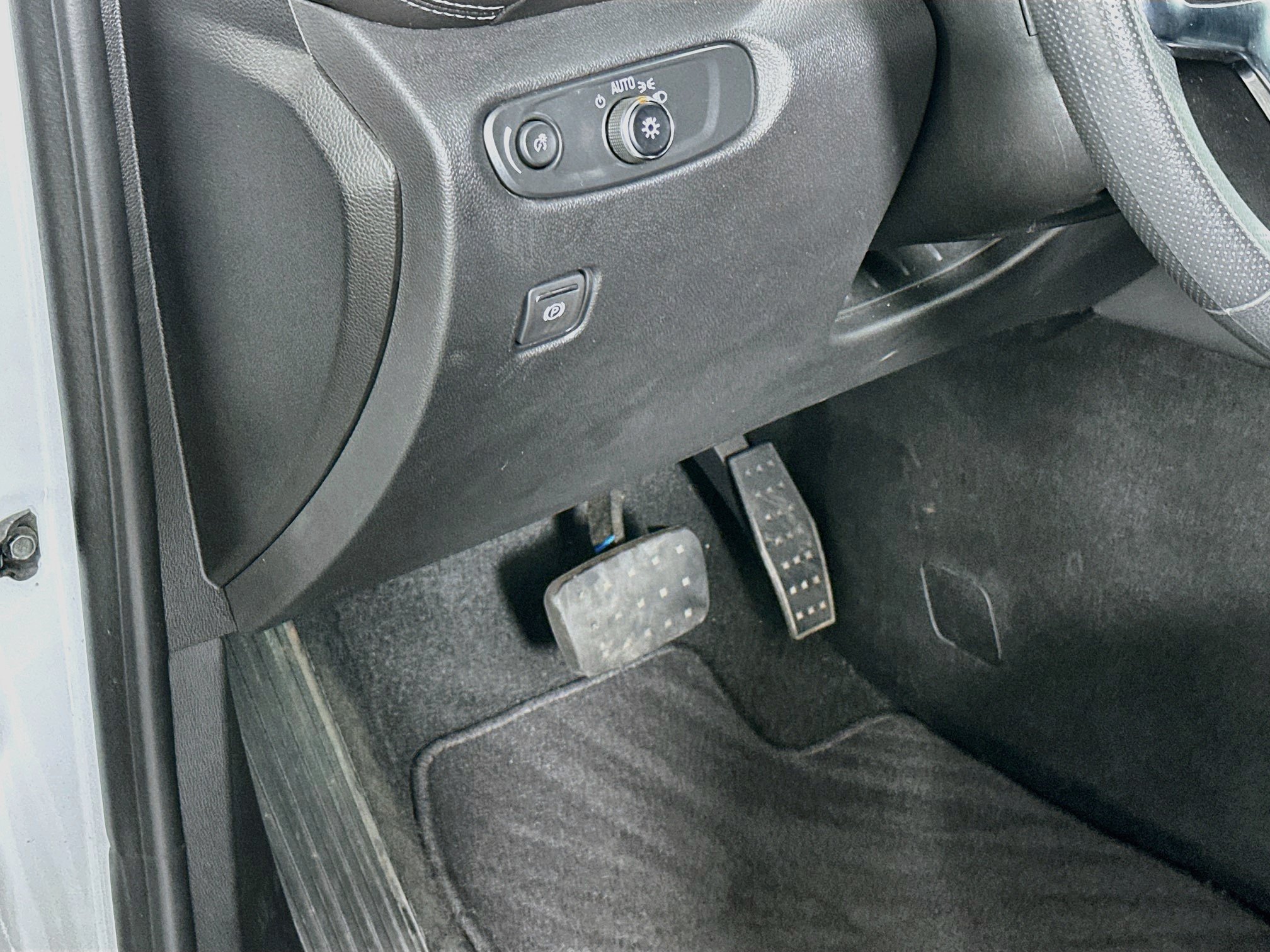 Used 2025 Chevrolet Blazer LT FWD image 16