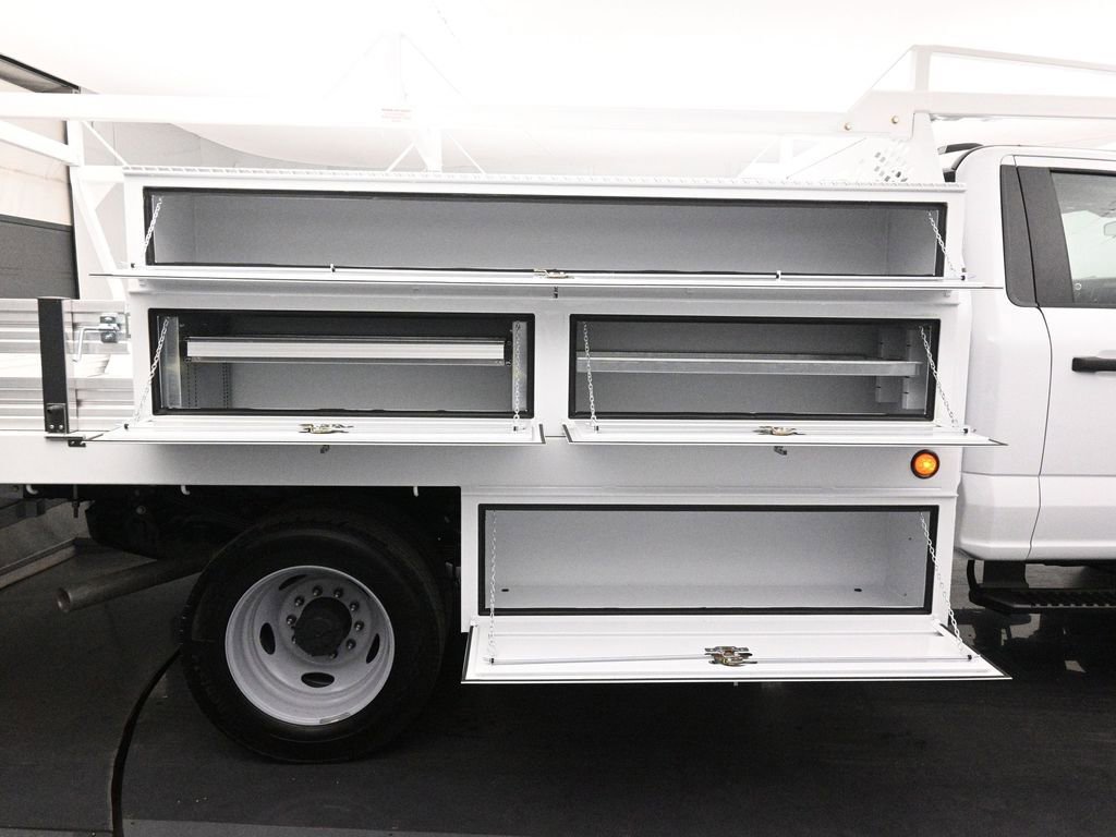 New 2025 Ford F450 XL w/ XL Chrome Package image 28