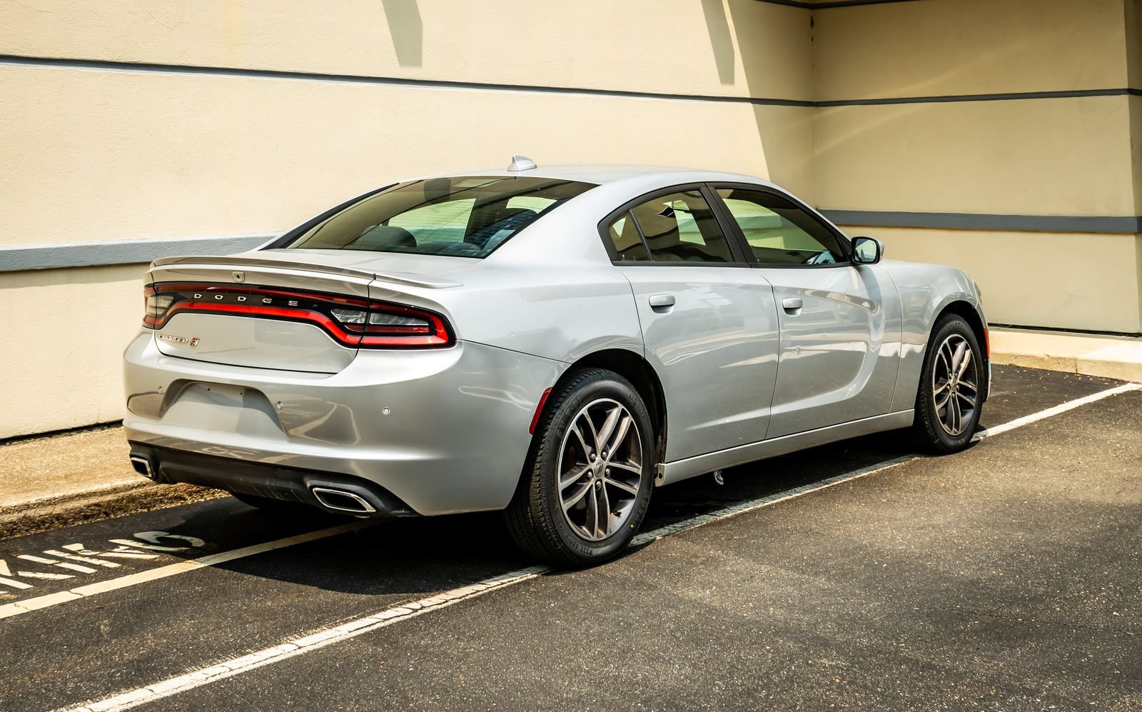 Used 2019 Dodge Charger SXT AWD/4WD image 7