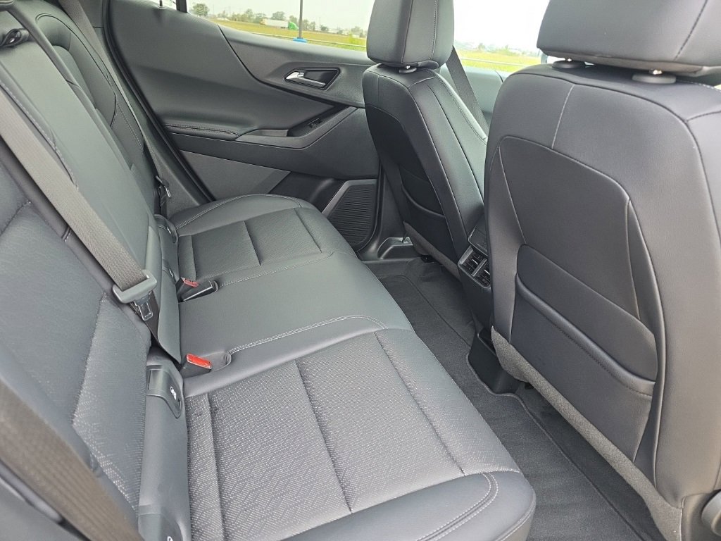 Used 2025 Chevrolet Equinox LT w/ Convenience Package II image 17