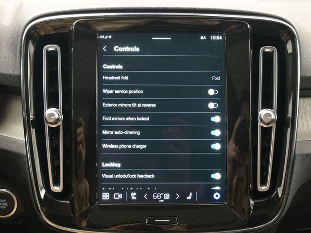 Used 2023 Volvo XC40 B4 Plus w/ Protection Package Premier image 16