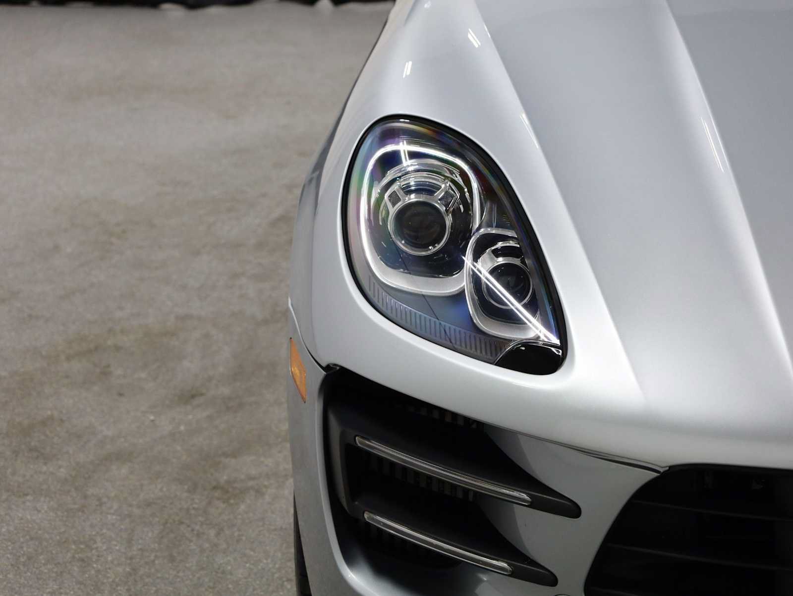 Used 2015 Porsche Macan Turbo AWD/4WD image 15