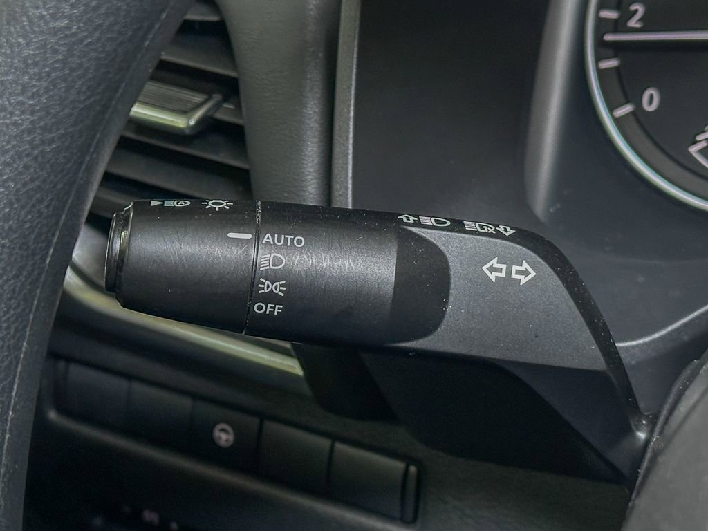Used 2024 Nissan Rogue SV image 30