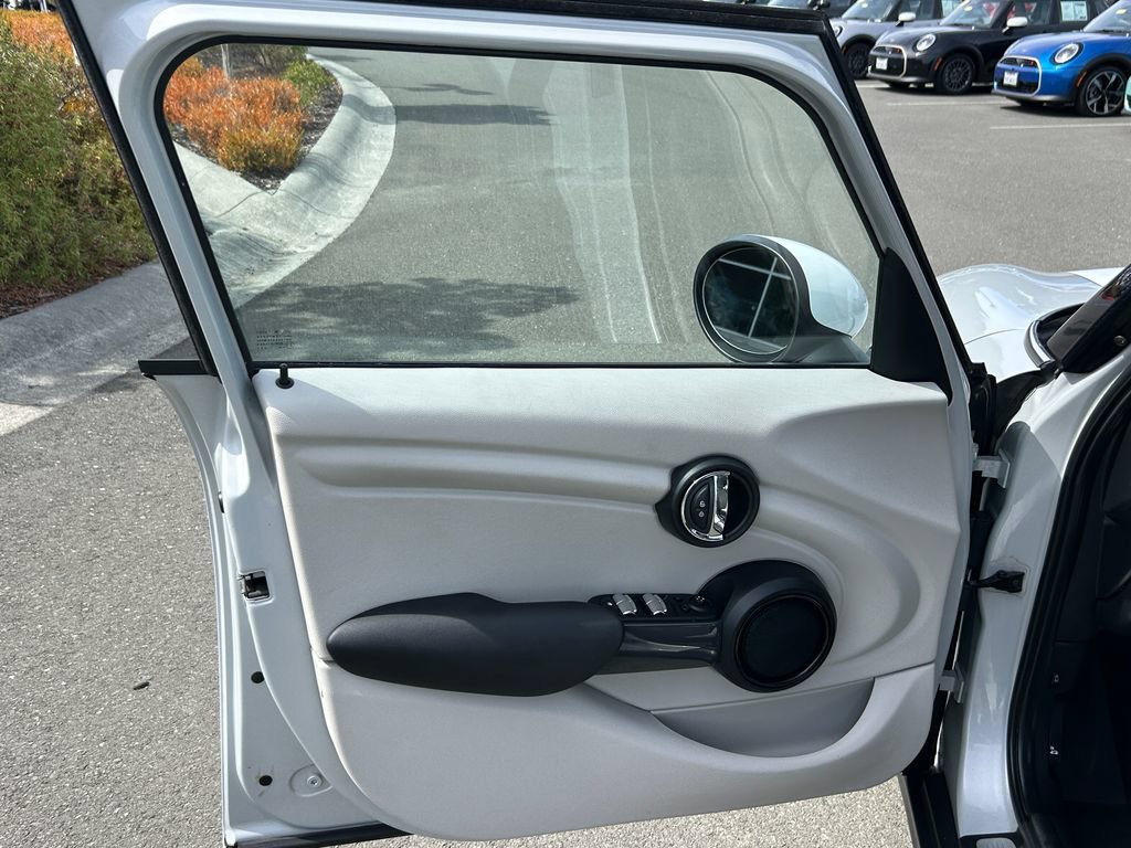 Used 2015 MINI Cooper 4-Door Hardtop FWD image 11