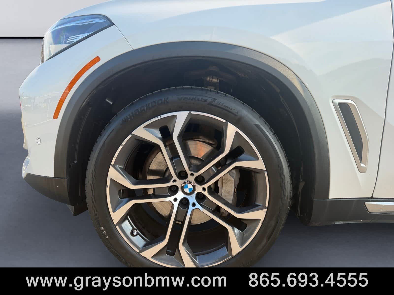 Used 2021 BMW X5 xDrive40i w/ Premium Package 3 AWD/4WD image 9