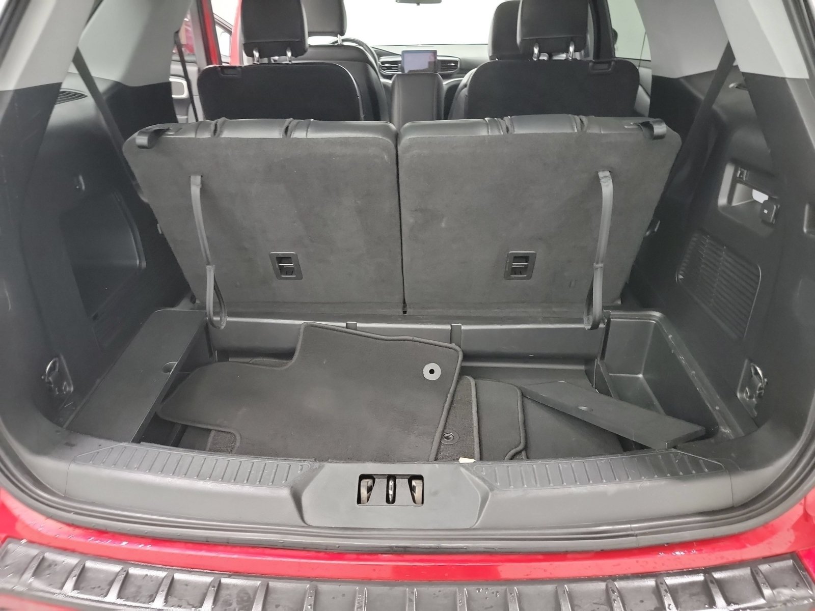 Used 2020 Ford Explorer XLT w/ Equipment Group 202A AWD/4WD image 25