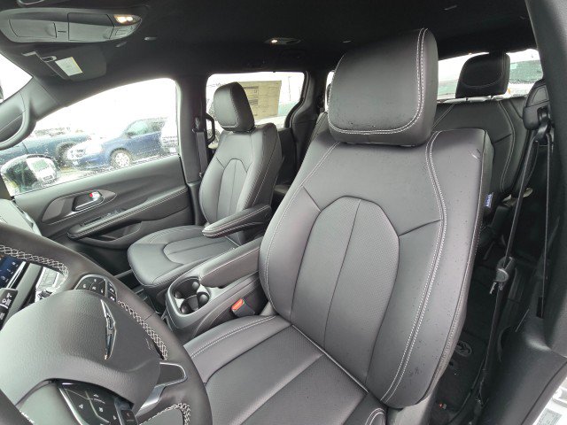 New 2026 Chrysler Voyager LX FWD image 25