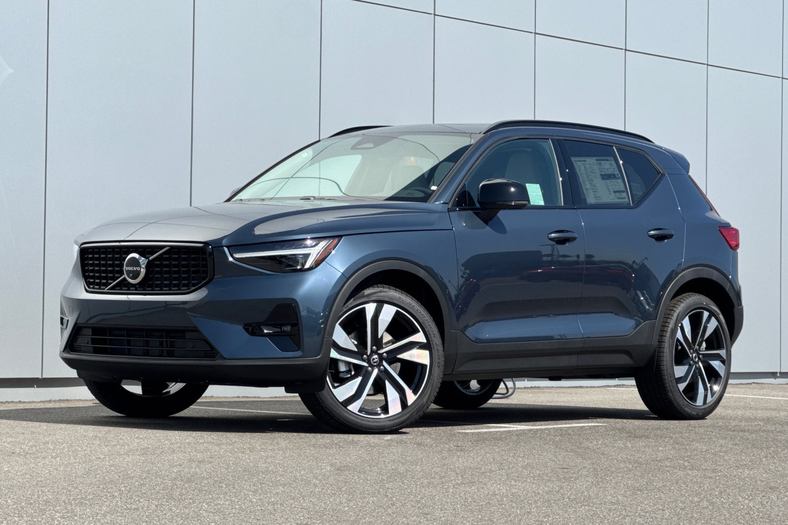 New 2026 Volvo XC40 B5 Ultra w/ Protection Package Premier AWD/4WD image 1