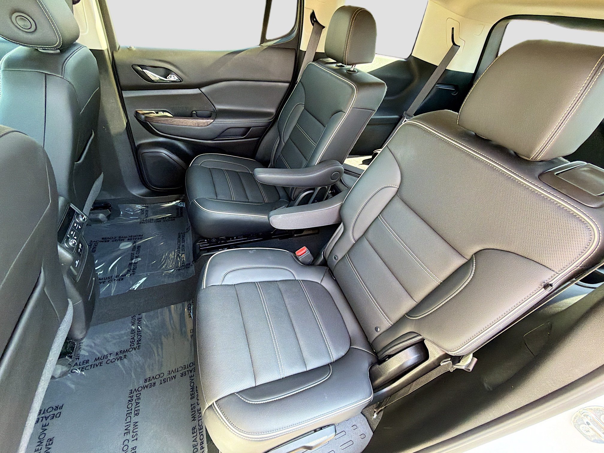 Used 2023 GMC Acadia Denali w/ Denali Technology Package FWD image 25