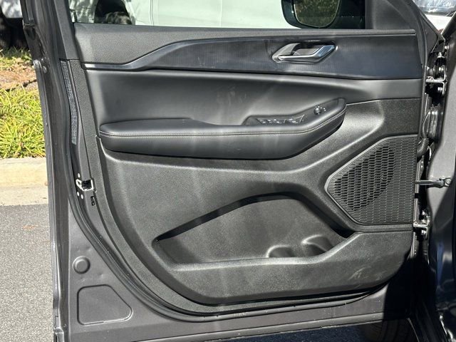 New 2025 Jeep Grand Cherokee Altitude image 11