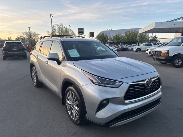 Used 2020 Toyota Highlander Platinum AWD/4WD image 3