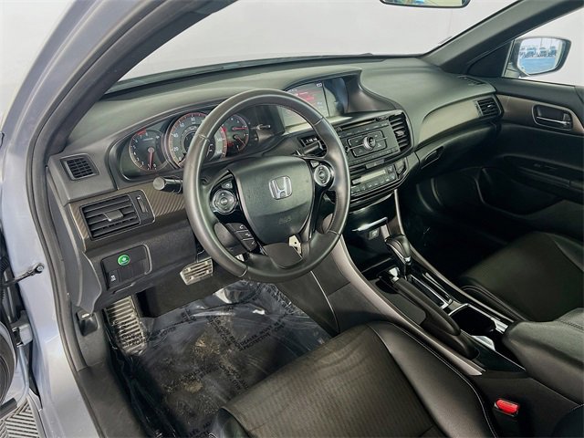 Used 2017 Honda Accord Sport image 10
