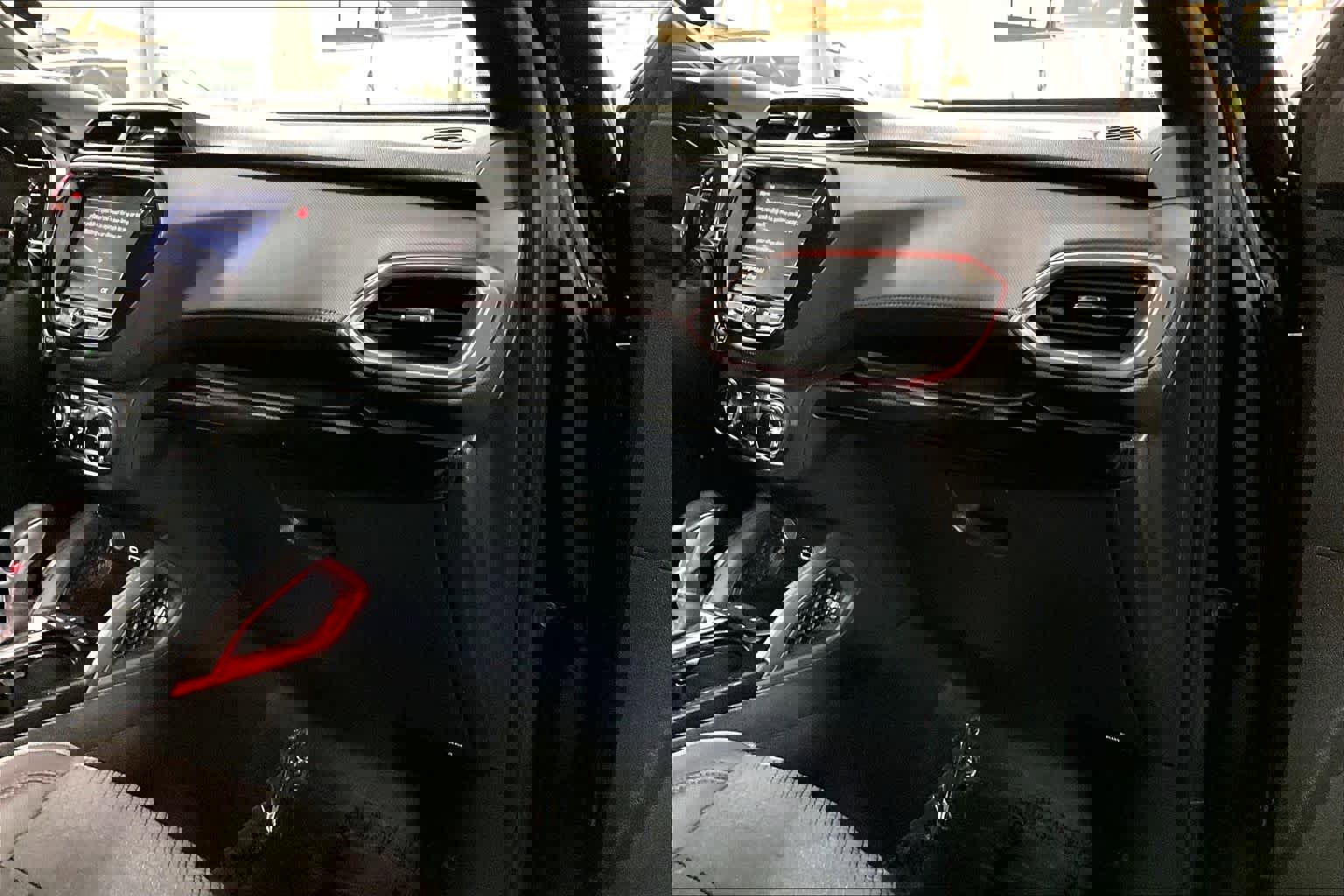 Used 2021 Chevrolet TrailBlazer RS w/ Sun and Liftgate Package AWD/4WD image 19