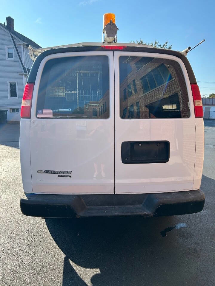 Used 2012 Chevrolet Express 2500 image 4