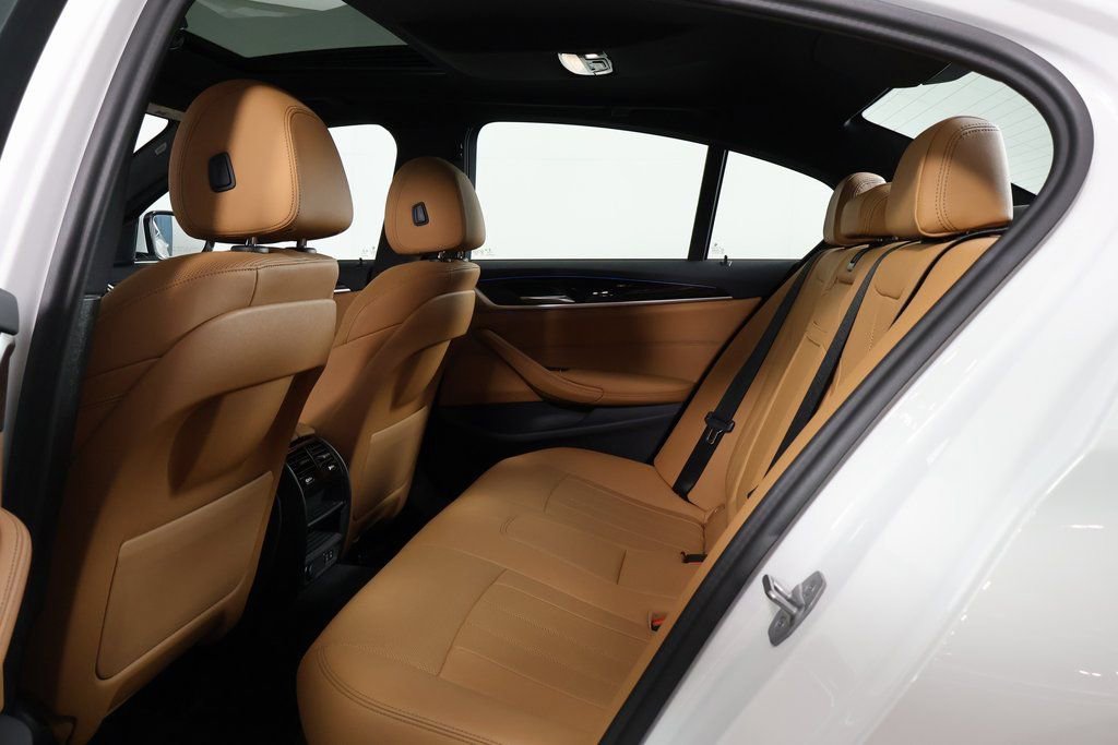 Used 2023 BMW 530e xDrive w/ M Sport Package image 11