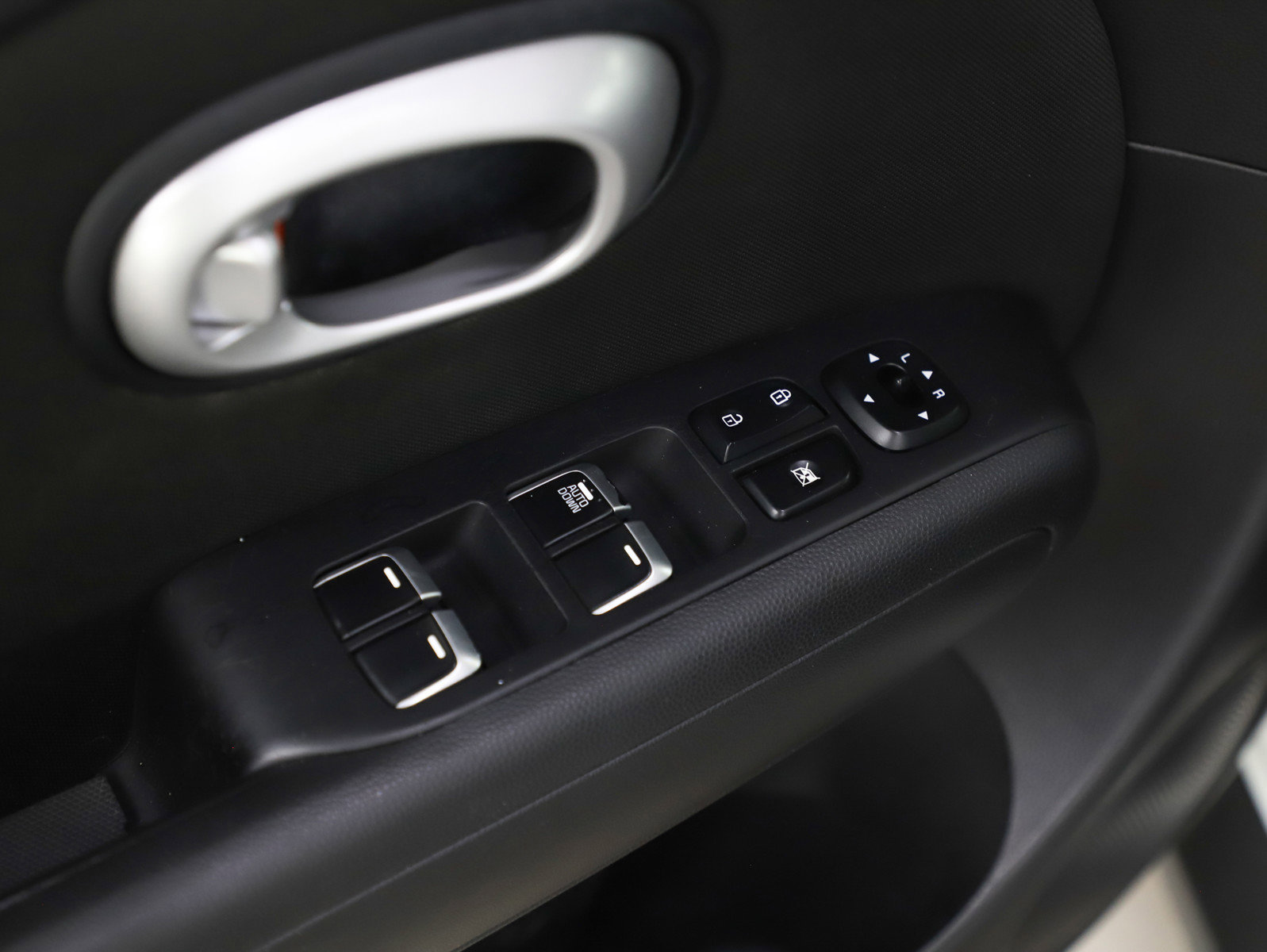 Used 2017 Kia Soul FWD image 19