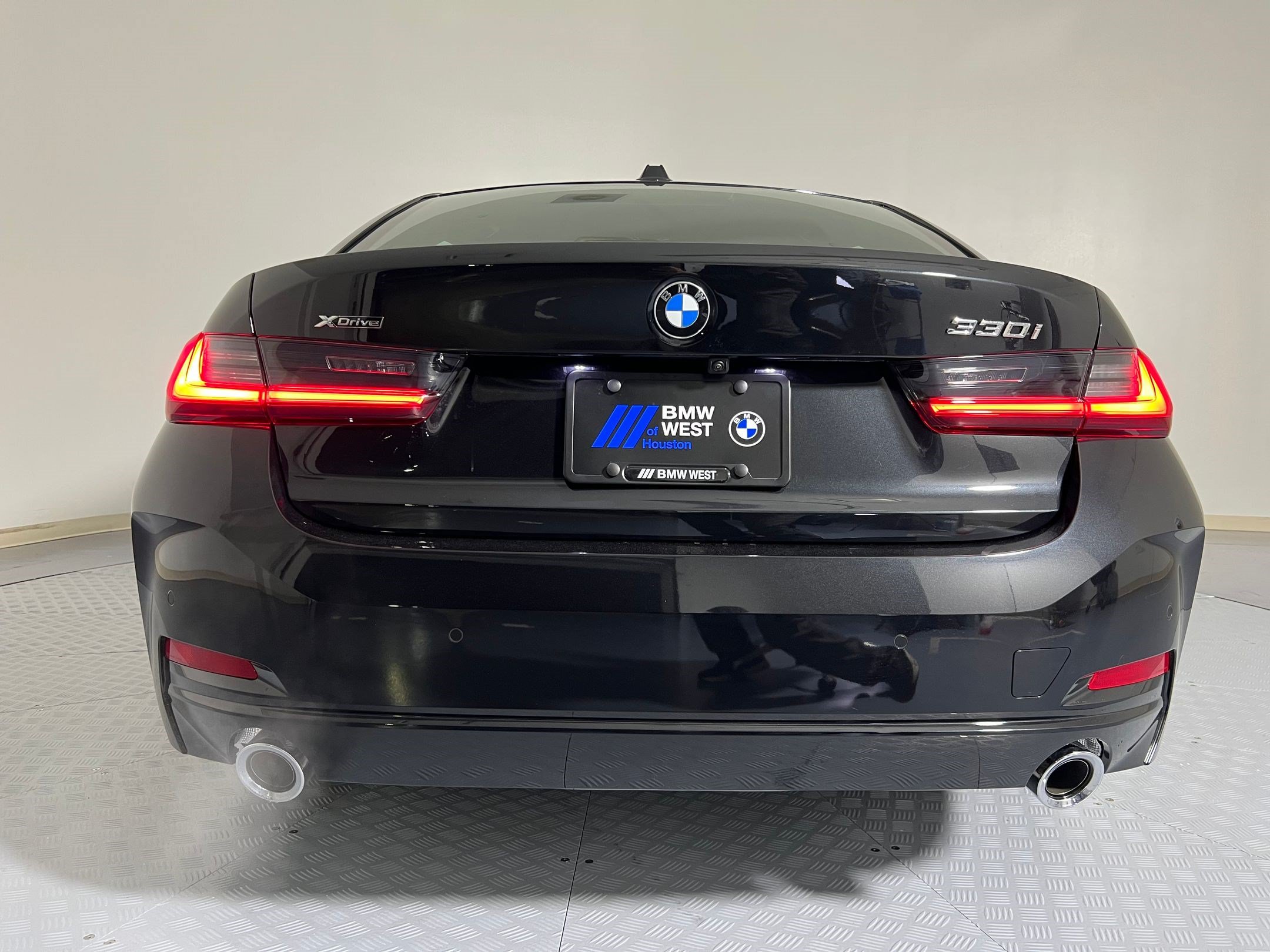 Used 2026 BMW 330i xDrive Sedan w/ Convenience Package AWD/4WD image 9