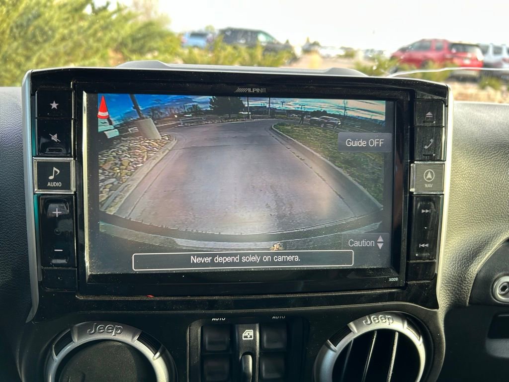 Used 2016 Jeep Wrangler Unlimited Rubicon image 16