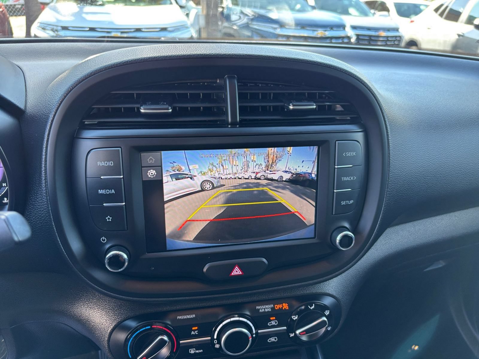 Used 2025 Kia Soul LX w/ LX Technology Package FWD image 22