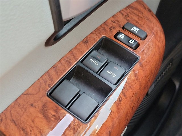 Used 2018 Toyota Sequoia Platinum image 31