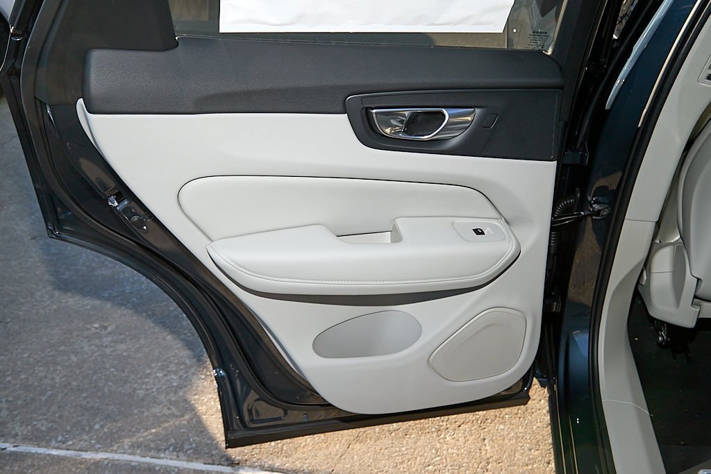 New 2026 Volvo XC60 T8 Ultra w/ Protection Package Premier image 17