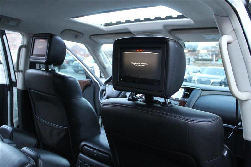 Used 2018 Nissan Armada Platinum w/ Interior Lighting Package image 31