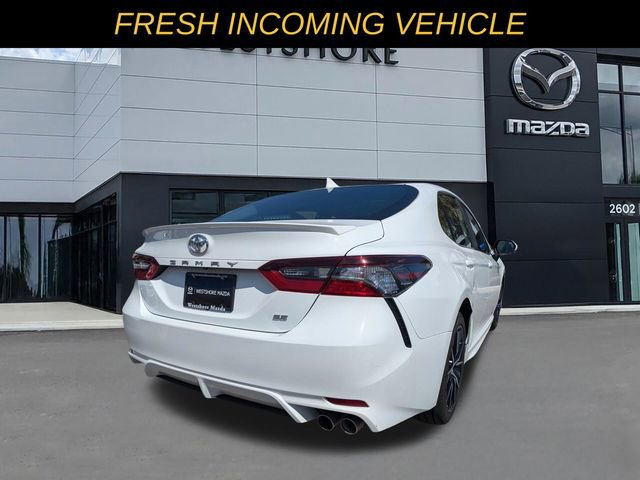 Used 2023 Toyota Camry SE FWD image 3