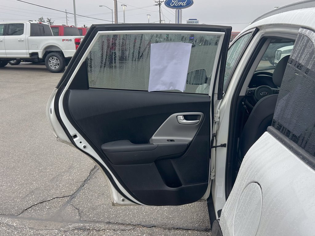 Used 2018 Kia Niro LX image 14