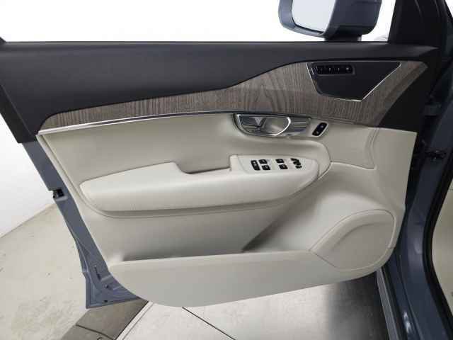 Certified 2023 Volvo XC90 T8 Plus image 17
