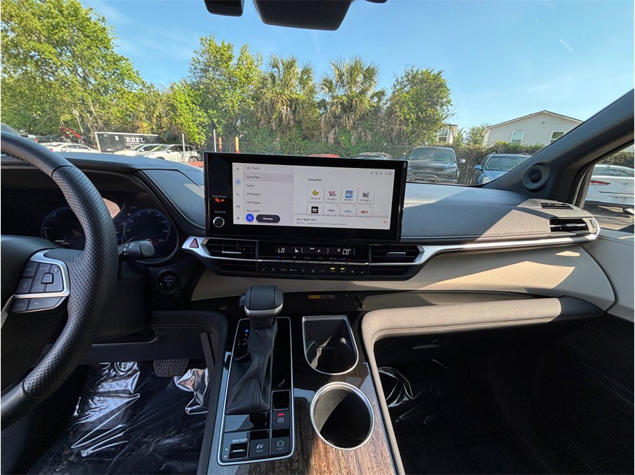 Used 2025 Toyota Sienna Platinum AWD/4WD image 11