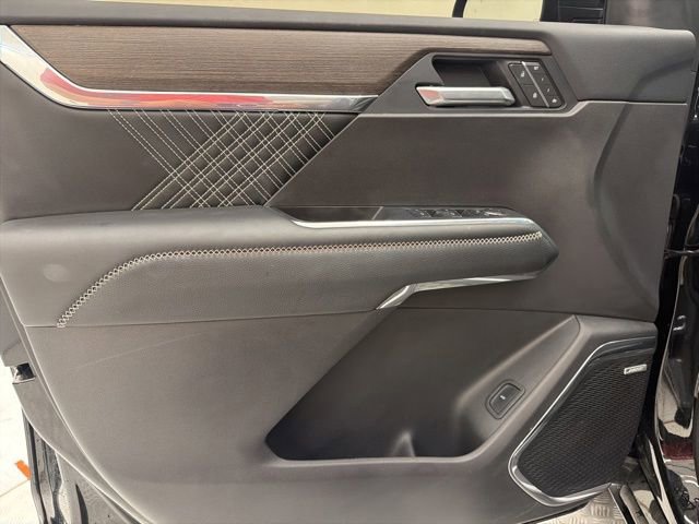 Used 2025 GMC Acadia Denali FWD image 12