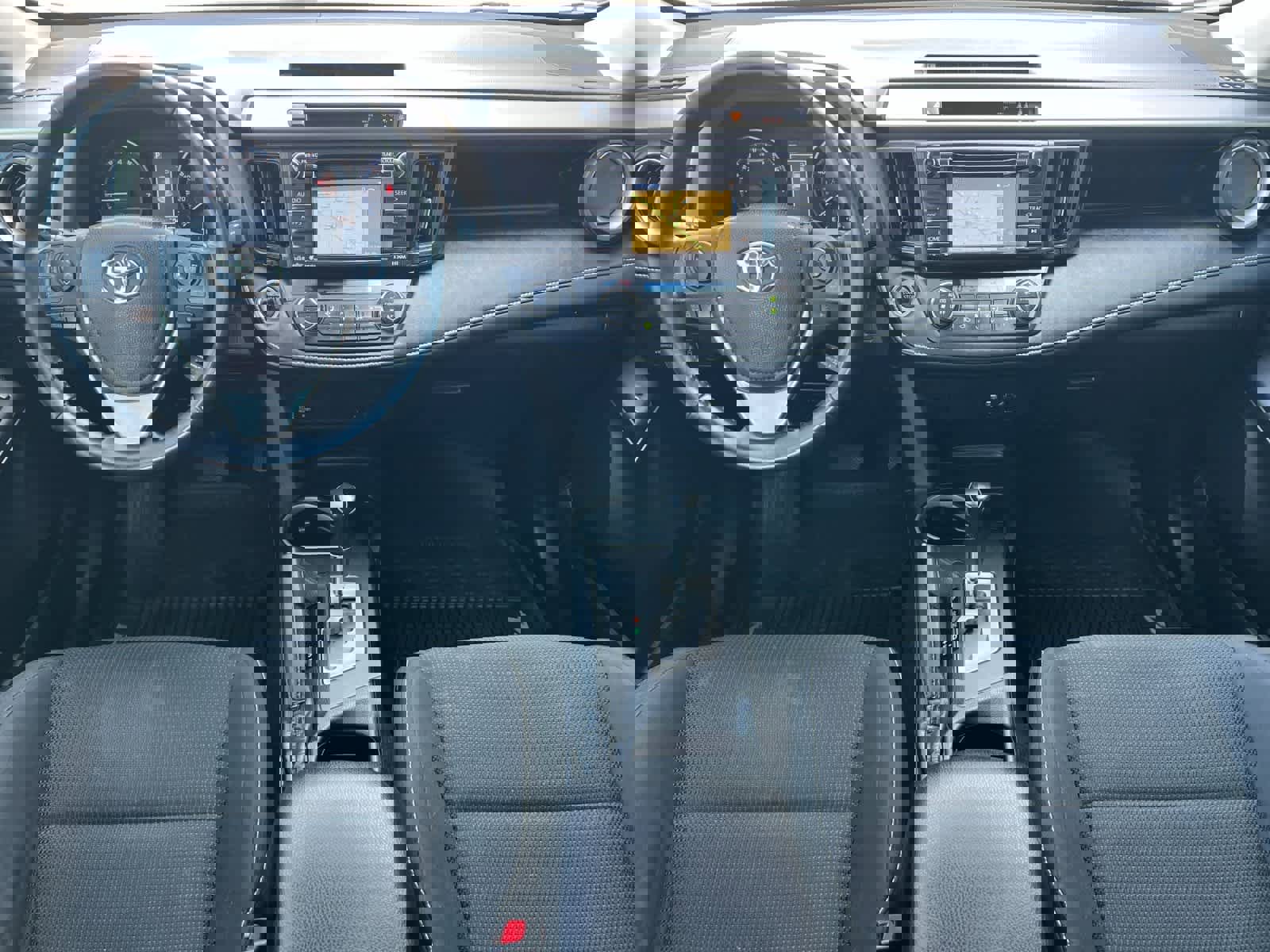 Used 2018 Toyota RAV4 XLE image 4