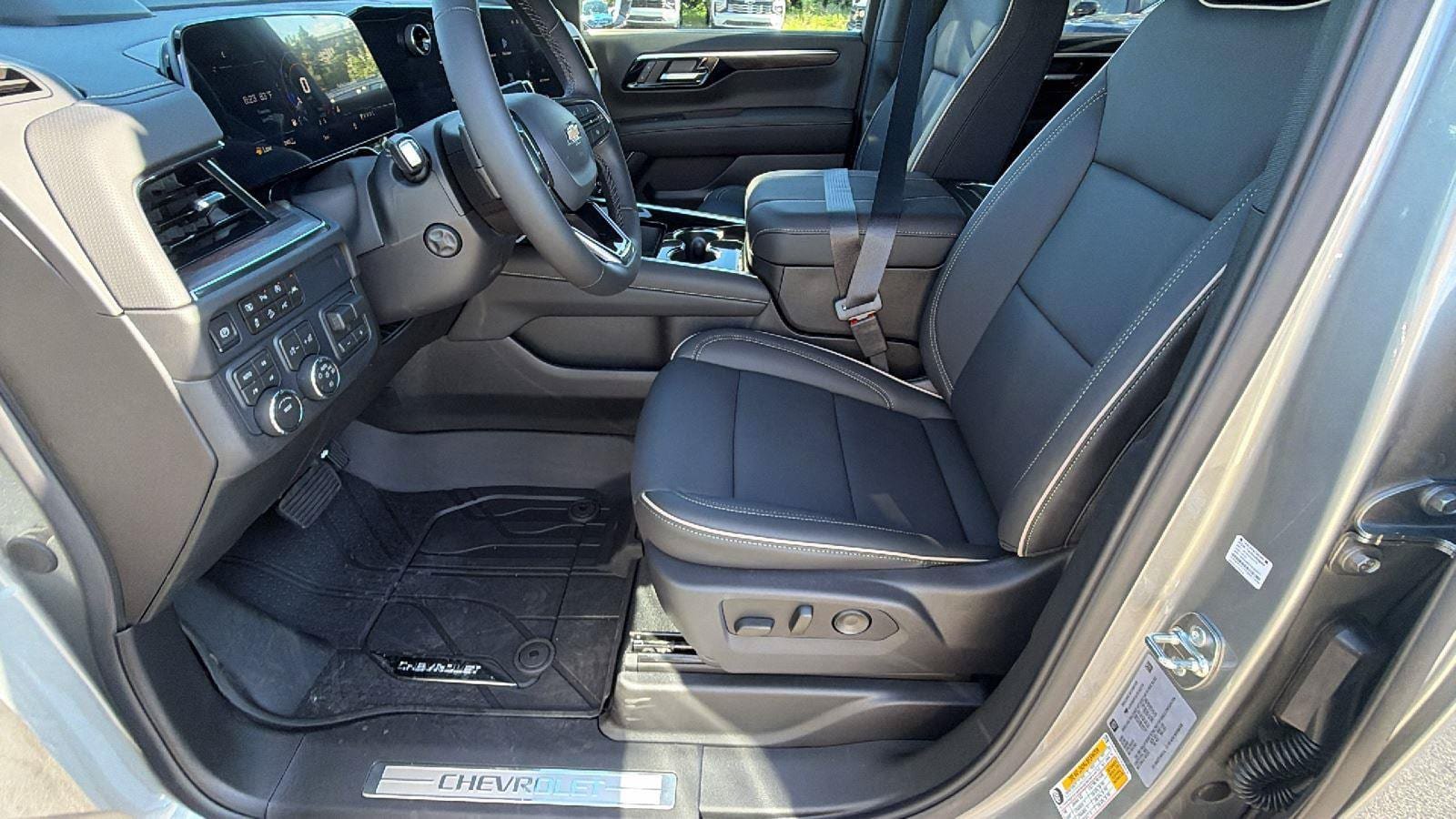 New 2026 Chevrolet Suburban Premier w/ Sun And Tow Package AWD/4WD image 4