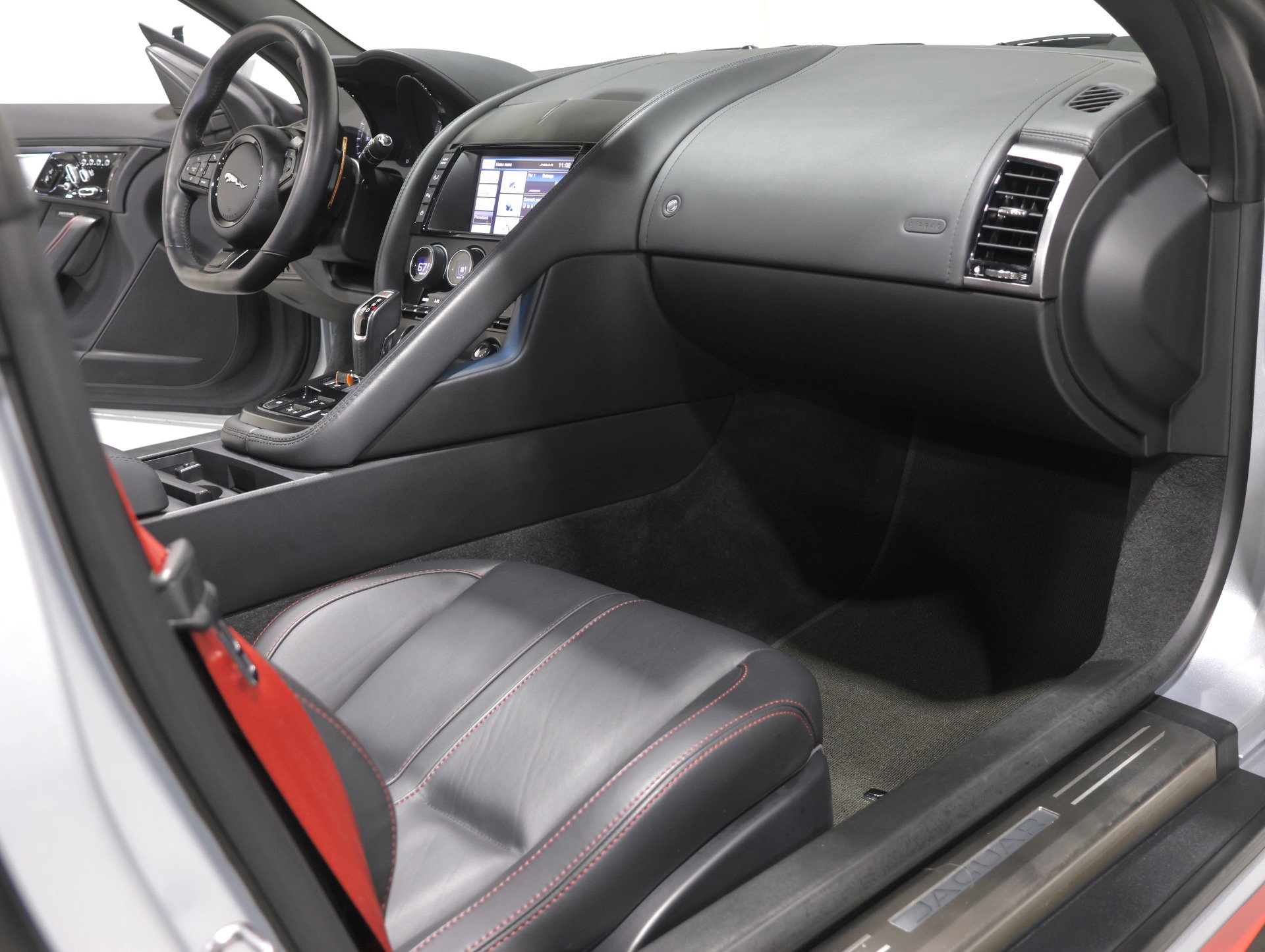 Used 2014 Jaguar F-TYPE S image 62