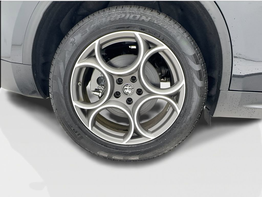 New 2025 Alfa Romeo Stelvio Sprint w/ Convenience Package image 13