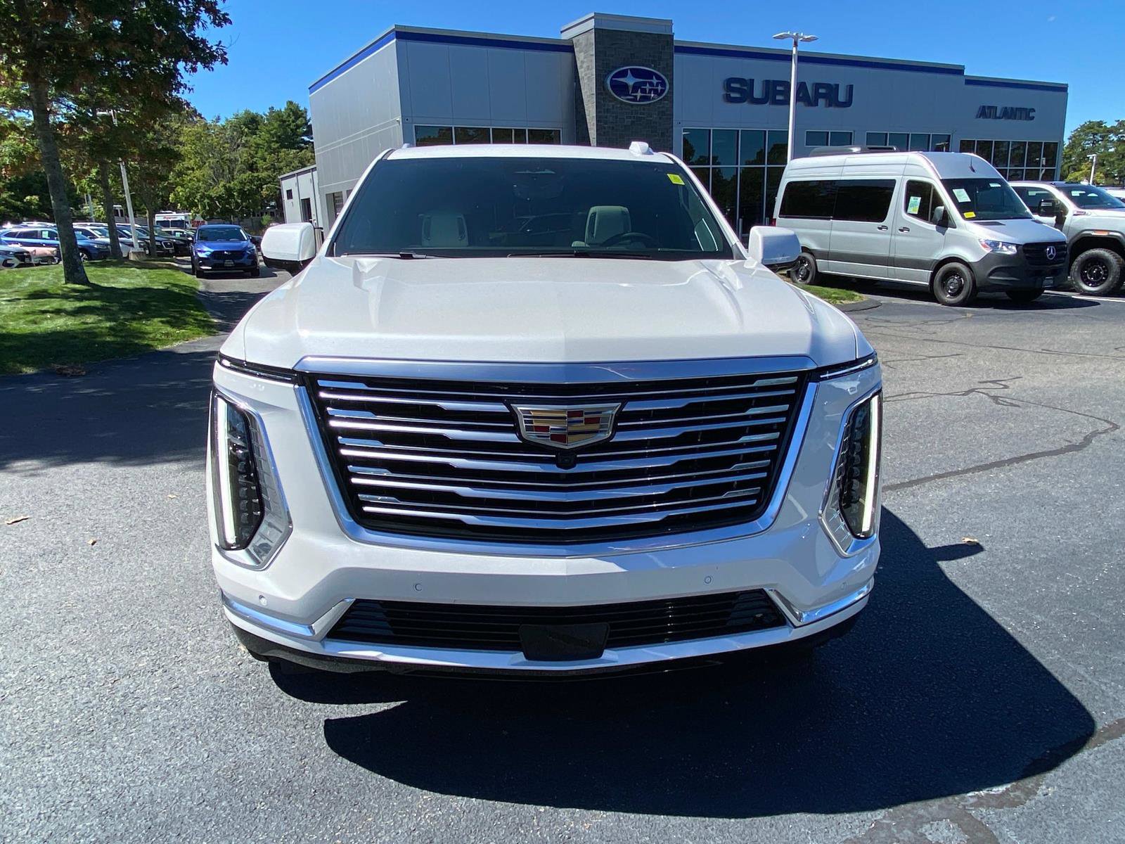 Used 2025 Cadillac Escalade ESV Premium Luxury Platinum image 2