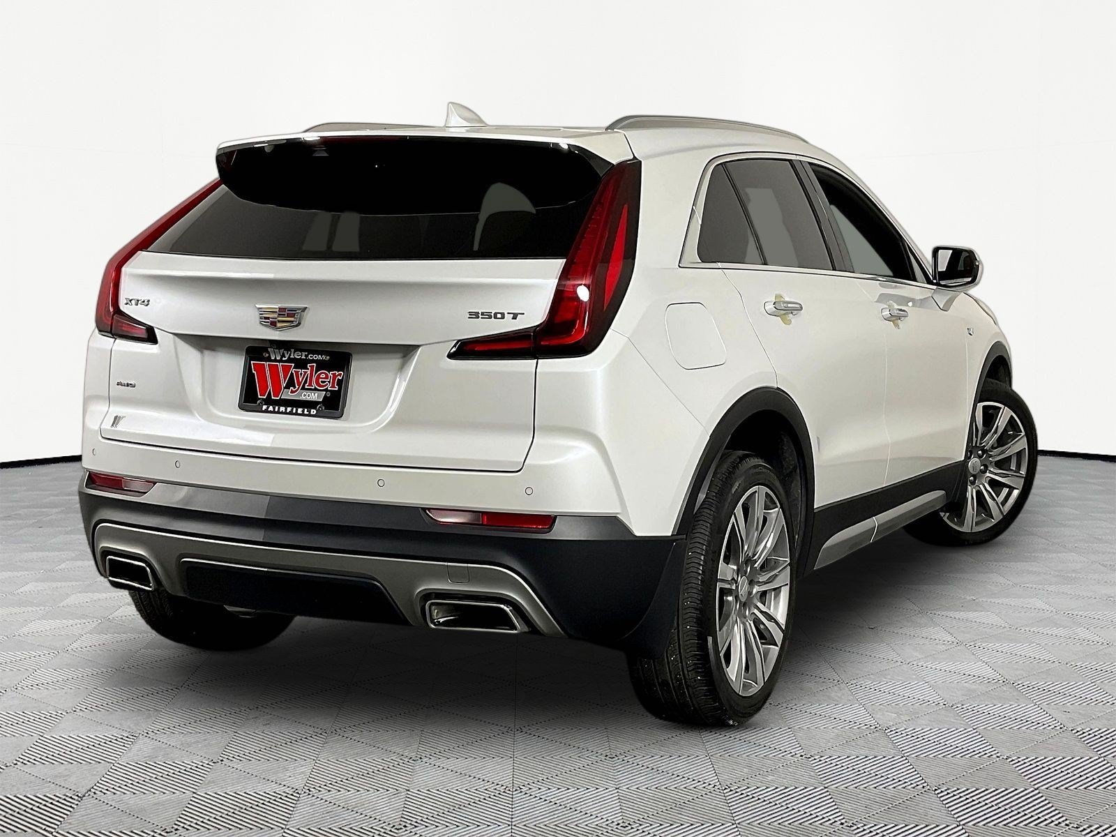 Used 2023 Cadillac XT4 Premium Luxury w/ Technology Package AWD/4WD image 6