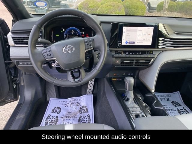 Used 2025 Toyota Camry SE w/ Convenience Package image 8