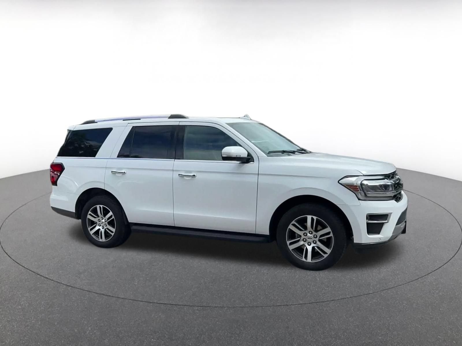 Used 2024 Ford Expedition Limited RWD image 2