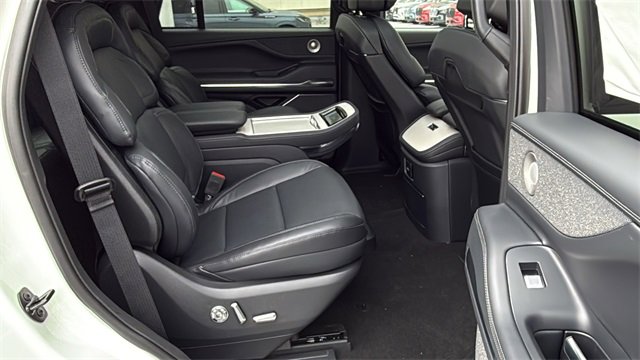 New 2025 Lincoln Navigator Reserve w/ Jet Appearance Package image 10