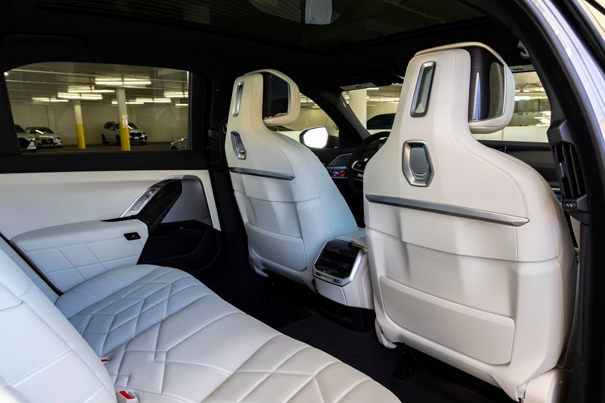 Used 2026 BMW 740i w/ Executive Package RWD image 25