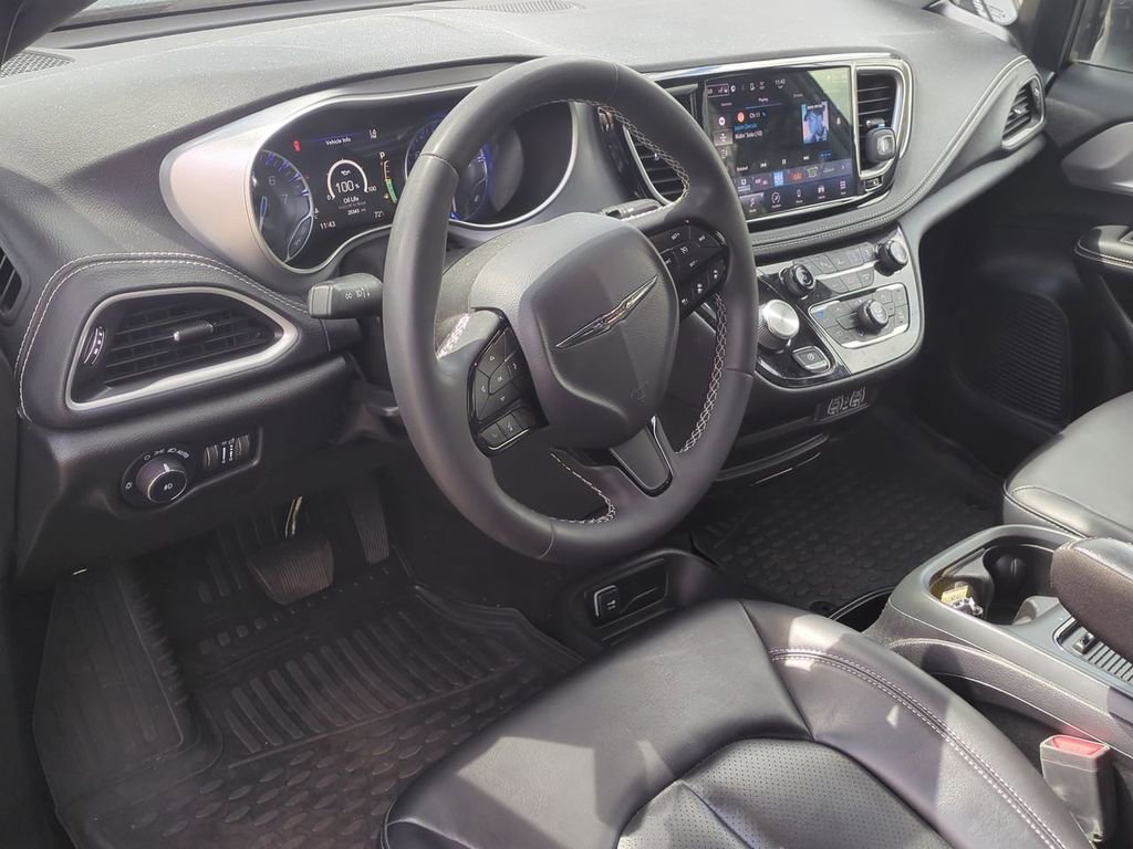 Used 2023 Chrysler Pacifica Touring-L w/ S Appearance Package image 12