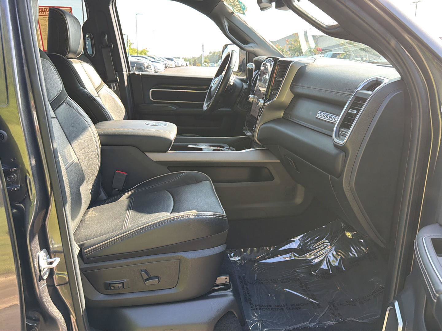Used 2022 RAM 2500 Laramie w/ Night Edition AWD/4WD image 13