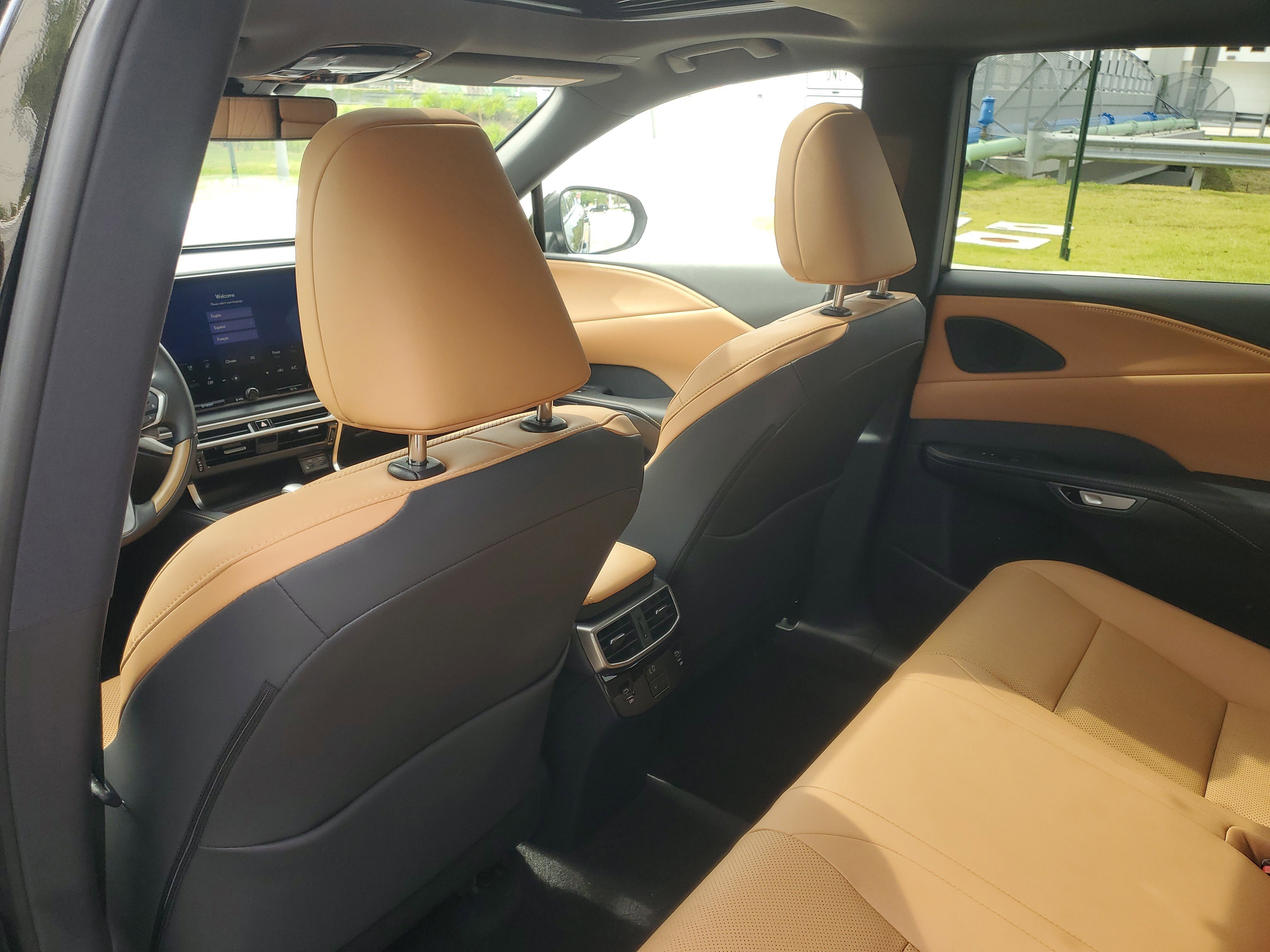 Used 2025 Lexus RX 350 Premium w/ Accessory Package (Z1) image 12