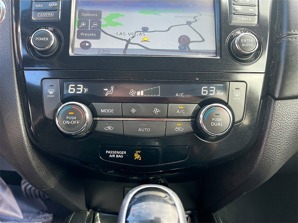 Used 2017 Nissan Rogue SL w/ SL Premium Package image 16