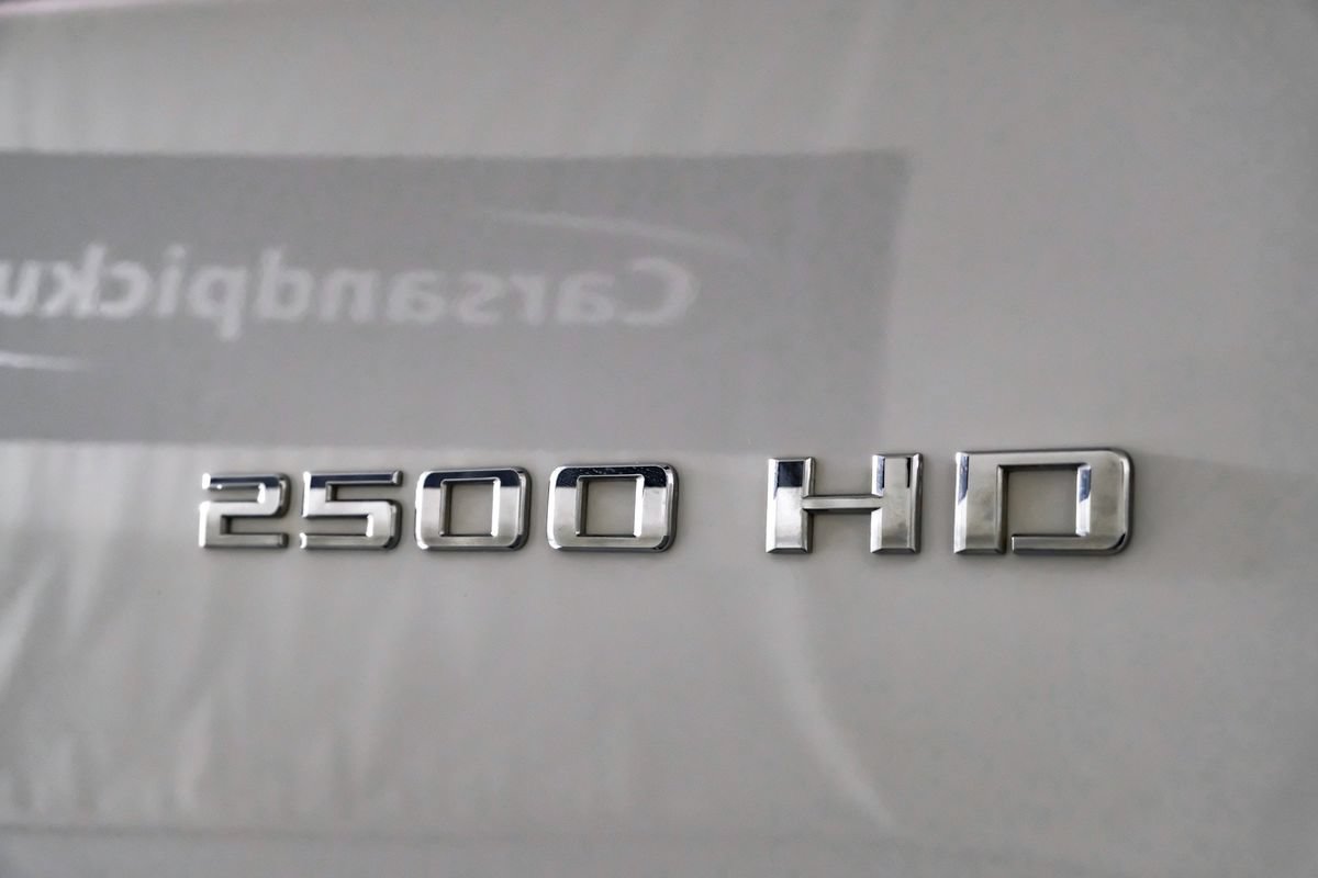 Used 2025 Chevrolet Silverado 2500 LT AWD/4WD image 46