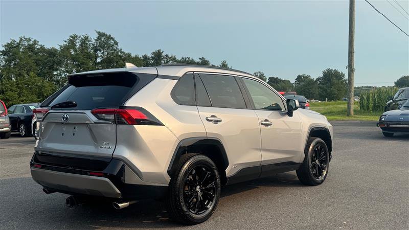 Used 2022 Toyota RAV4 SE w/ SE Grade Weather Package AWD/4WD image 5